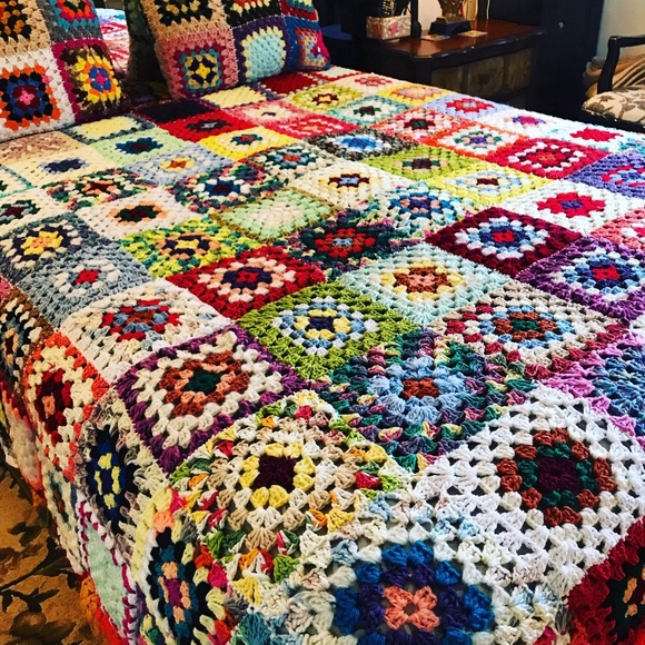 FARMHOUSE HANDMADE GRANNY SQUARE QUEEN BLANKET - Picture 2 of 8